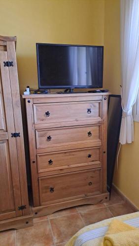 2nd-bed-tv